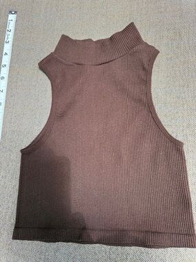 Brown Cropped Sleeveless Mock Neck Tank, excellent condition juniors/YA size S/0
